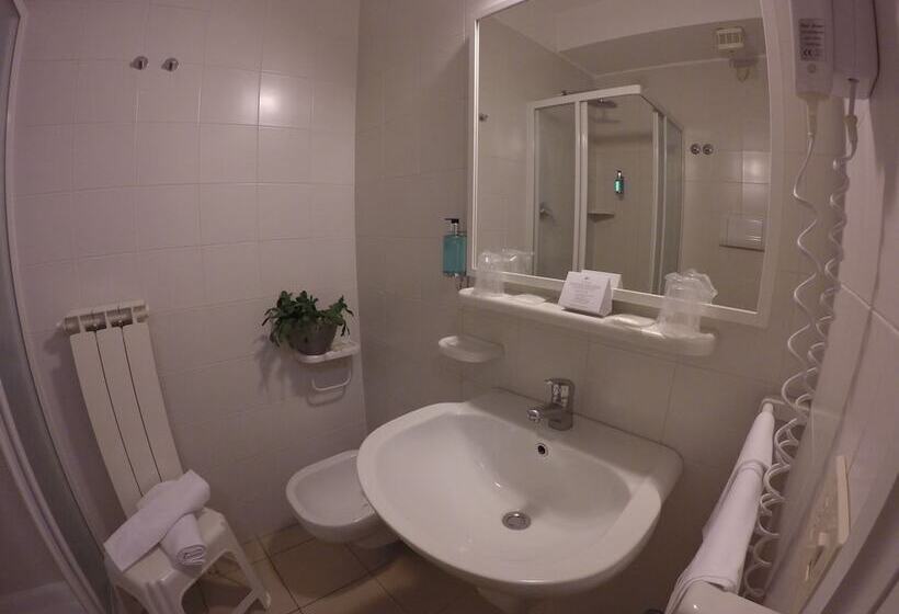 غرفة قياسية ثلاثية, Th Assisi  Casa Leonori