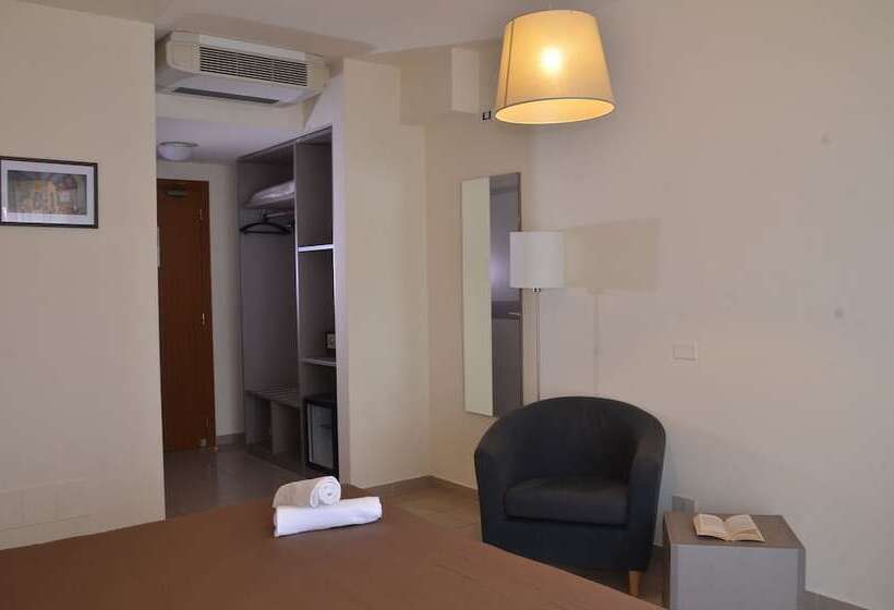 غرفة قياسية ثلاثية, Th Assisi  Casa Leonori