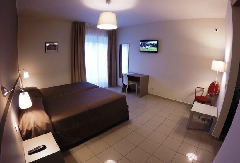 غرفة قياسية ثلاثية, Th Assisi  Casa Leonori