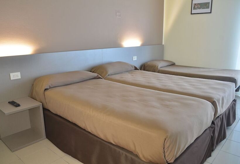 غرفة قياسية ثلاثية, Th Assisi  Casa Leonori