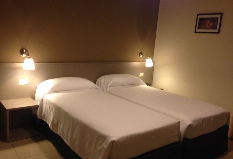 غرفة قياسية ثلاثية, Th Assisi  Casa Leonori