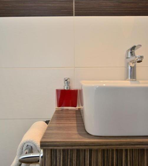 标准三人间, The Originals City, Hôtel Le Lodge, Bayonne Nord