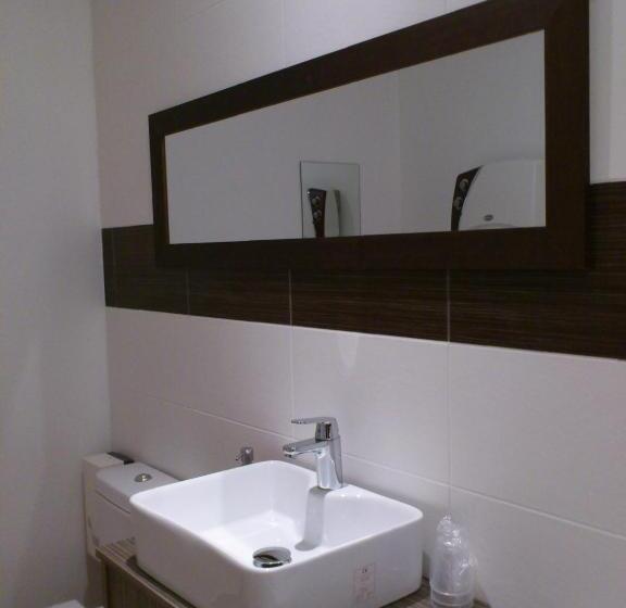 标准三人间, The Originals City, Hôtel Le Lodge, Bayonne Nord