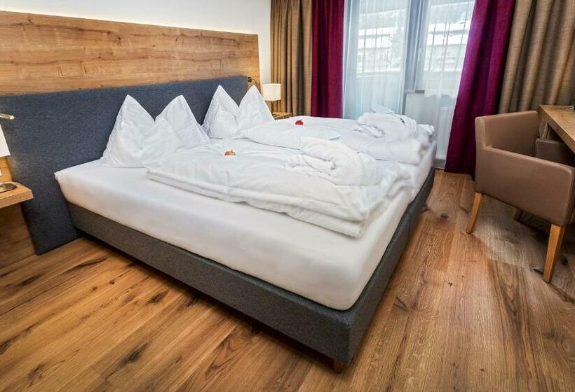 חדר סטנדרט, Unterhof