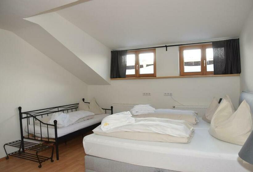 דירת שני חדרים, Unterhof