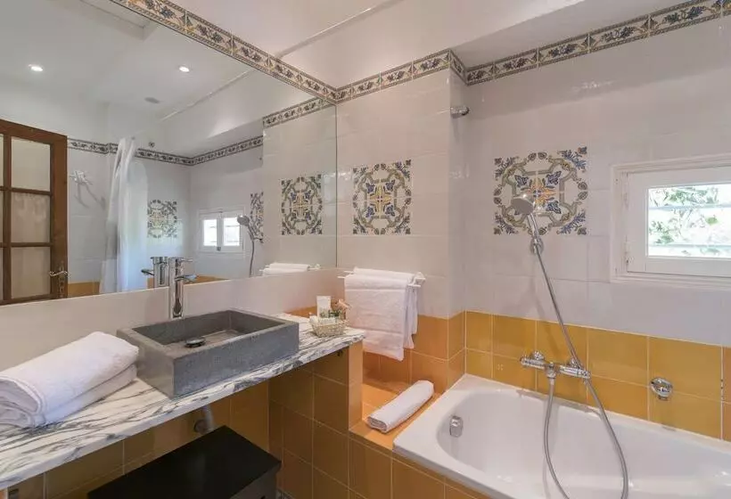 اتاق سوپریور سه تخته, Villa Roseraie