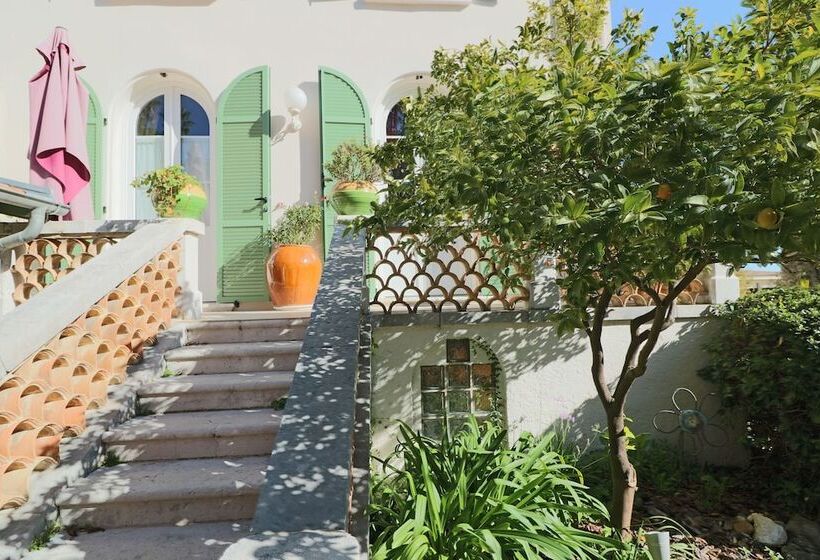 غرفة إقتصادية, Villa Roseraie