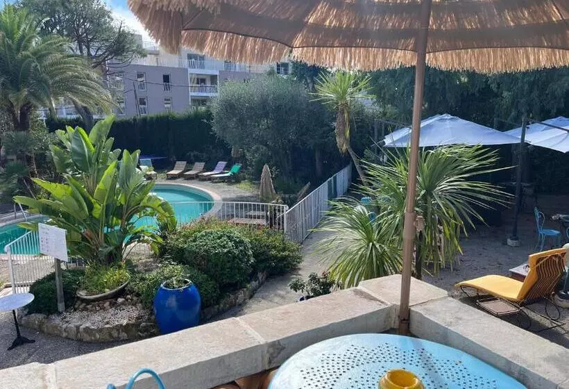اتاق استاندارد چهار تخته, Villa Roseraie