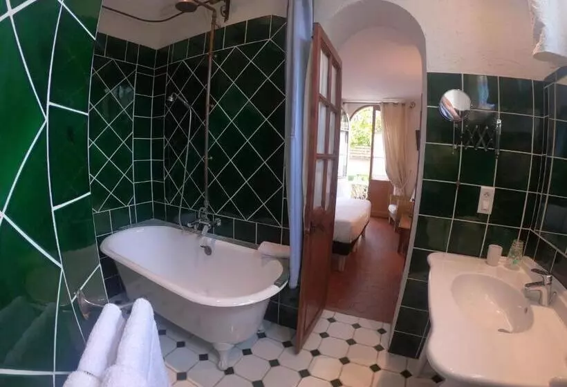 اتاق استاندارد چهار تخته, Villa Roseraie