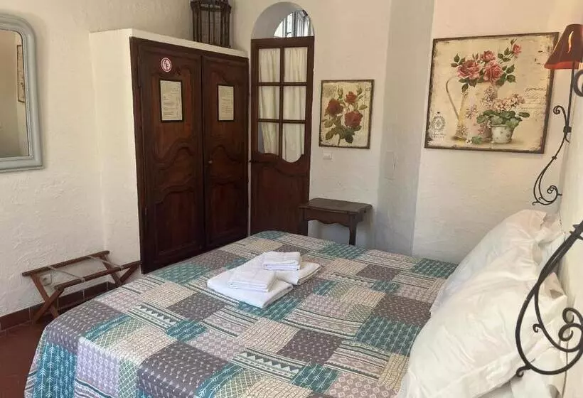 اتاق استاندارد چهار تخته, Villa Roseraie