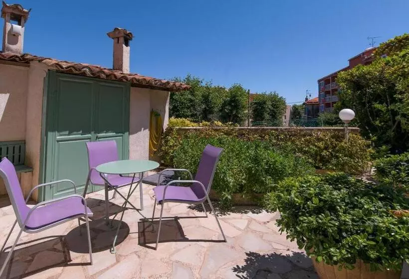 اتاق سوپریور سه تخته, Villa Roseraie
