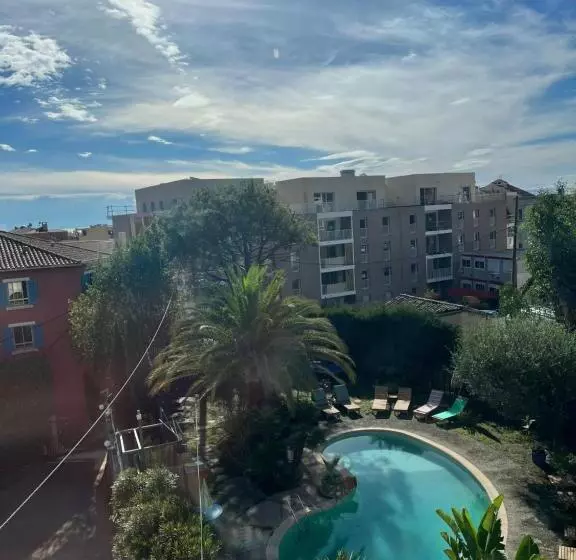 اتاق استاندارد سه نفره, Villa Roseraie