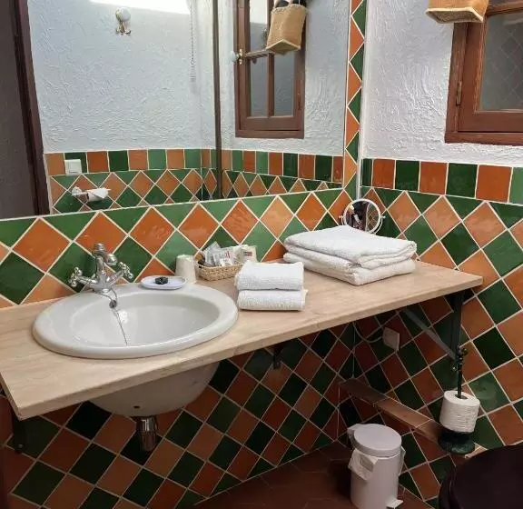 اتاق استاندارد سه نفره, Villa Roseraie