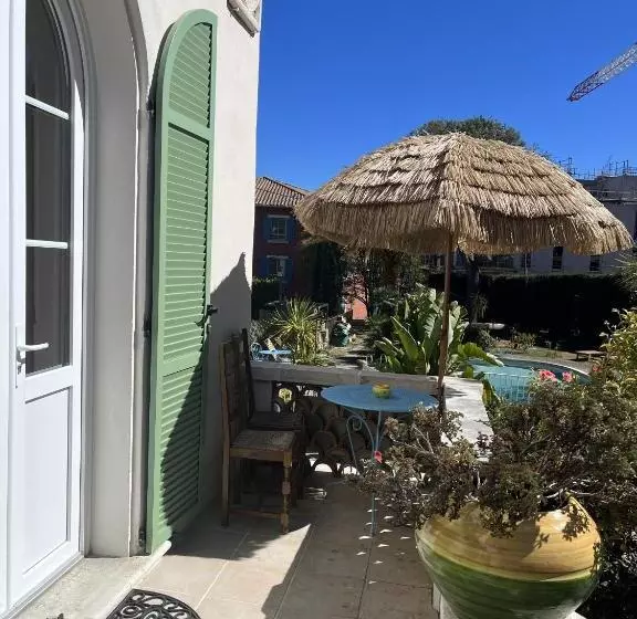 اتاق اکونومی, Villa Roseraie