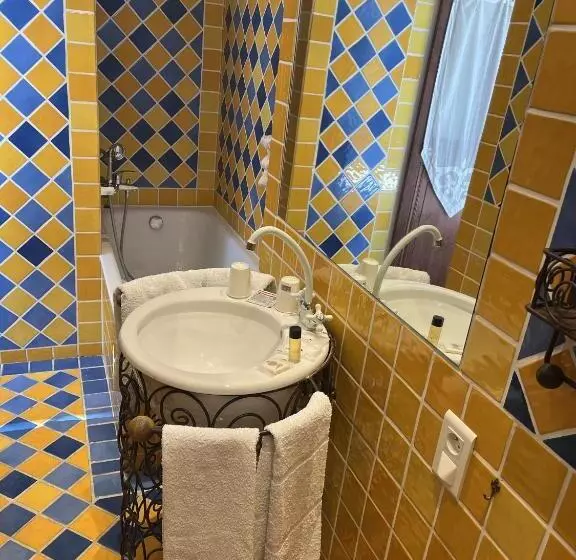 اتاق اکونومی, Villa Roseraie