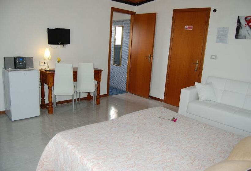 Номер Стандарт Трехместный, Il Mirto E La Rosa