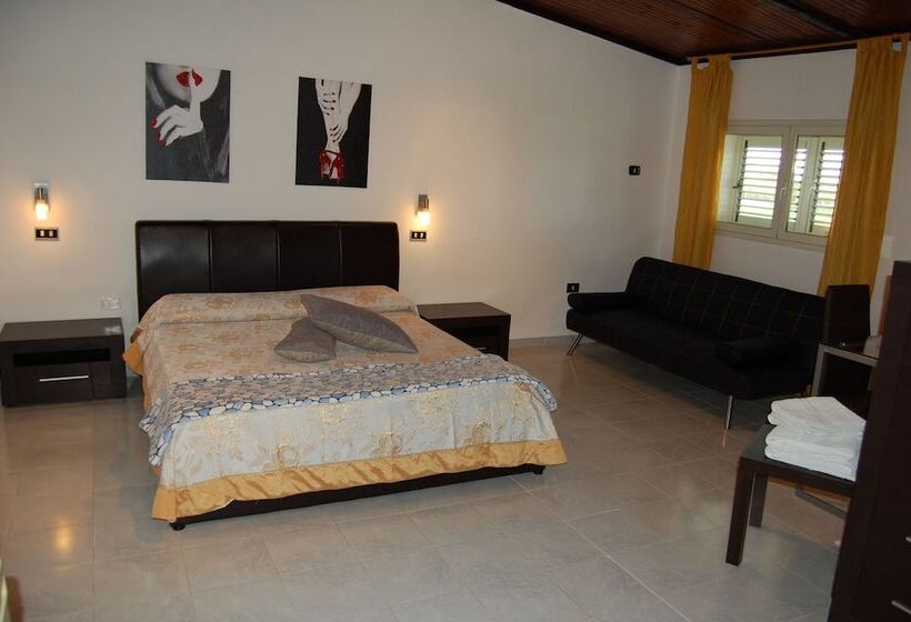 标准三人间, Il Mirto E La Rosa