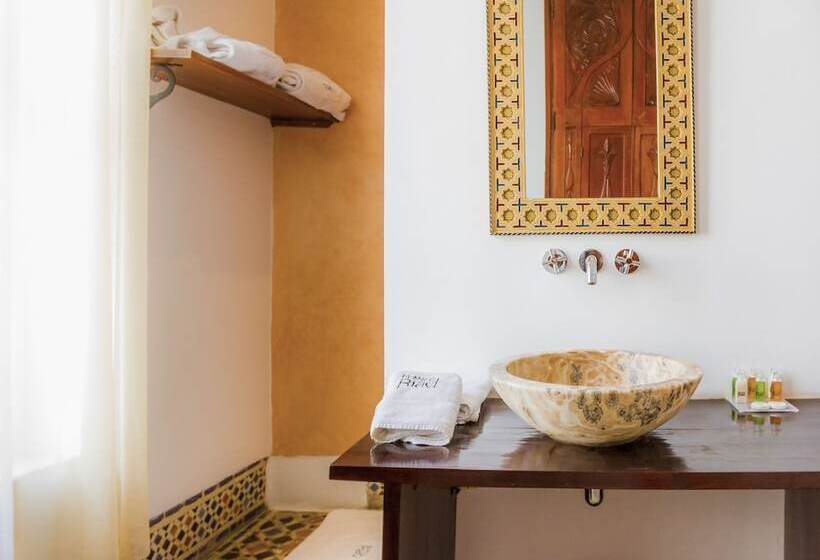 시니어 스위트, Blanco Riad
