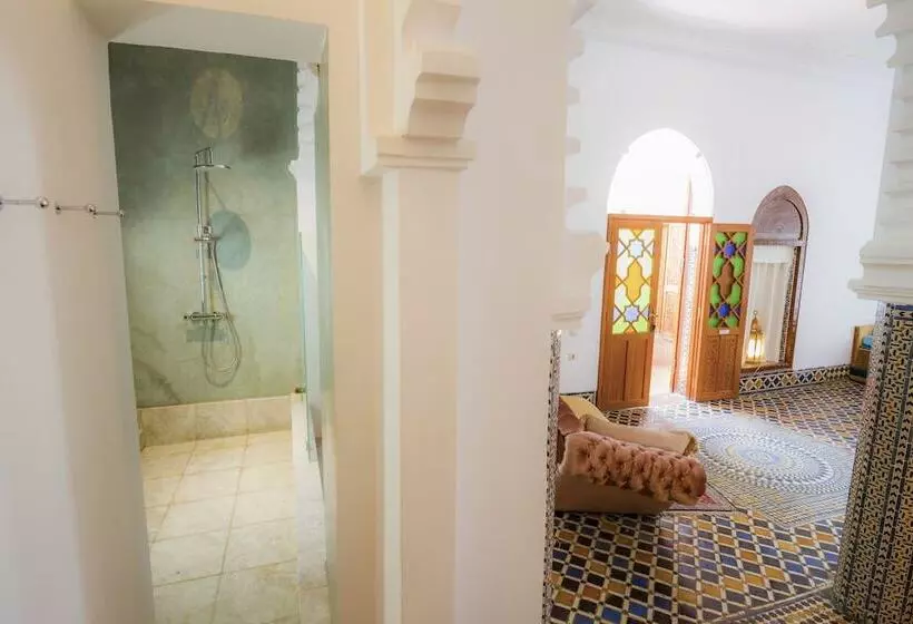 Suite, Blanco Riad