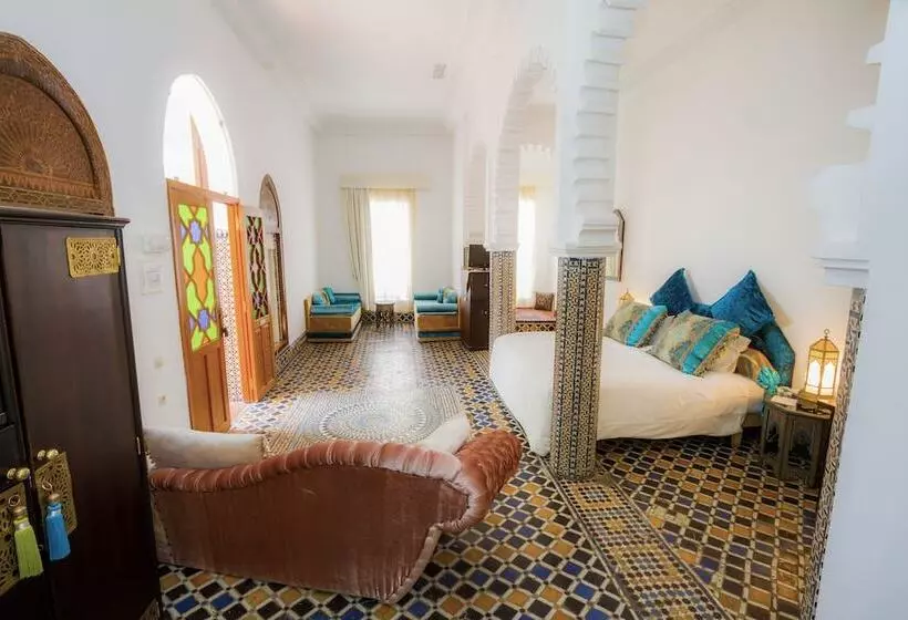 Suite, Blanco Riad