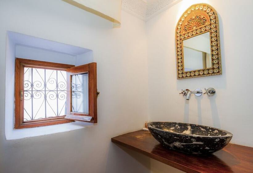 주니어 스위트, Blanco Riad