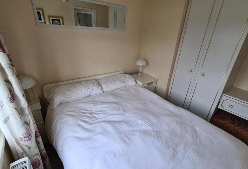 کلبه ییلاقی, Hawthorn Self Catering Cottages
