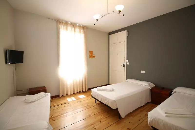 اتاق استاندارد سه نفره, Alda Centro Leon