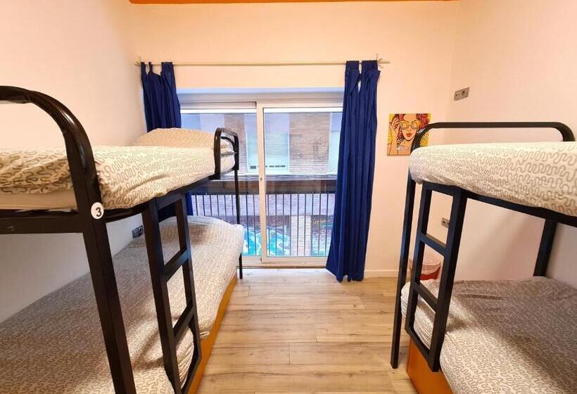 تختخواب در اتاق مشترک, Arc House Gracia