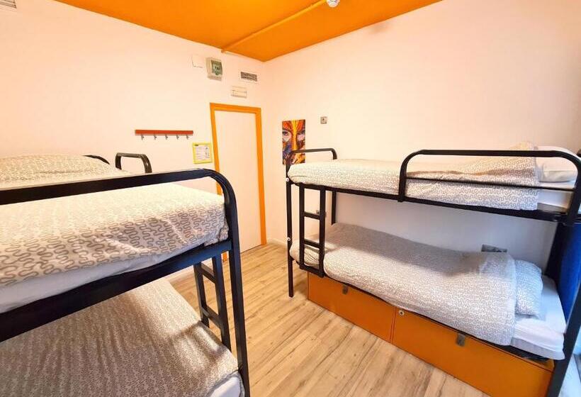 تختخواب در اتاق مشترک, Arc House Gracia