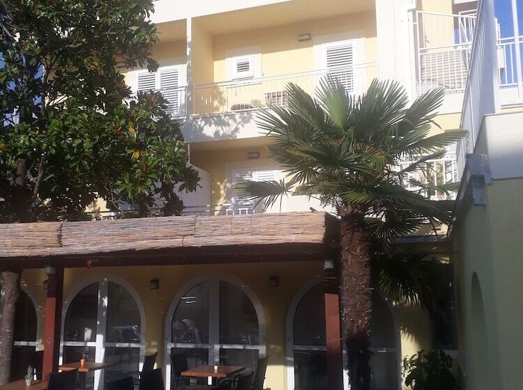 标准间, Castelletto