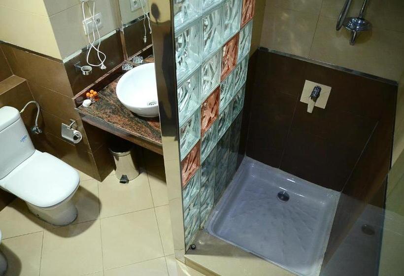 스탠다드 싱글 룸, Chams