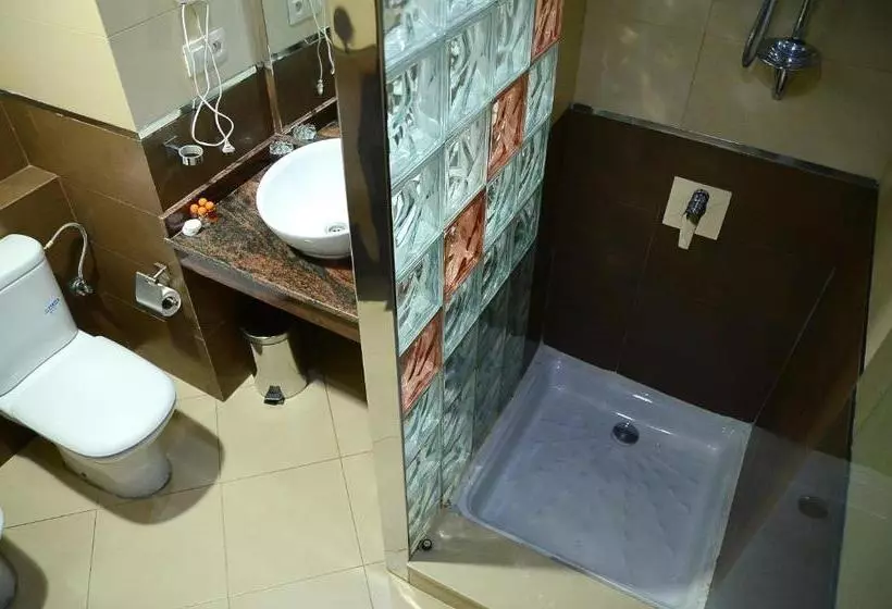 اتاق استاندارد یک نفره, Chams