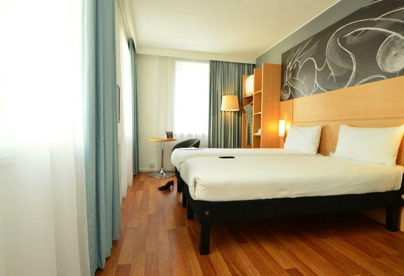 스탠다드 룸, Ibis Edinburgh Centre South Bridge – Royal Mile