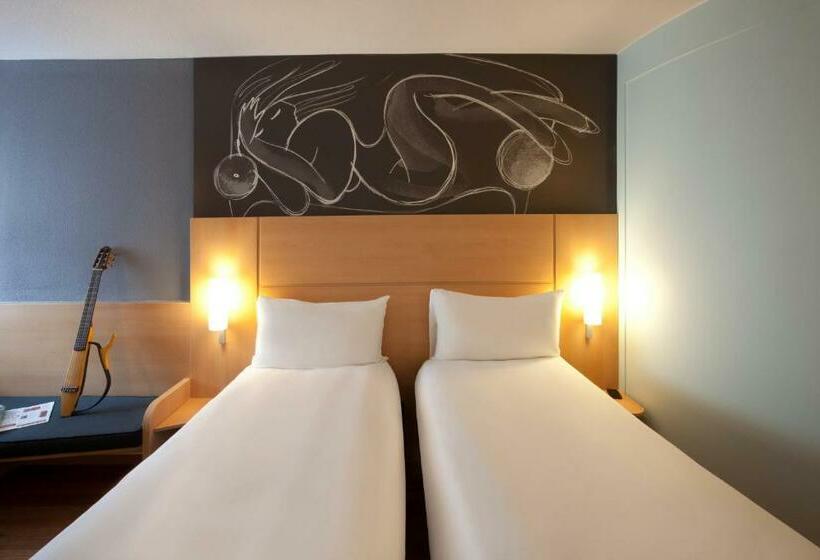 Номер Стандарт, Ibis Edinburgh Centre South Bridge – Royal Mile