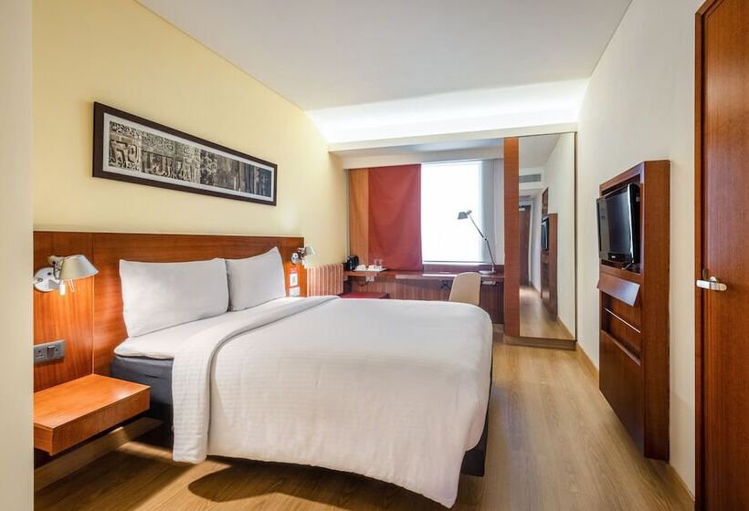 Номер Superior, Ibis New Delhi Aerocity   An Accor Brand