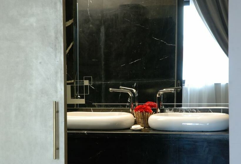 سوییت, Imperial Casablanca