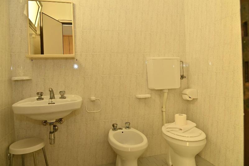 غرفة قياسية فردية, Italy