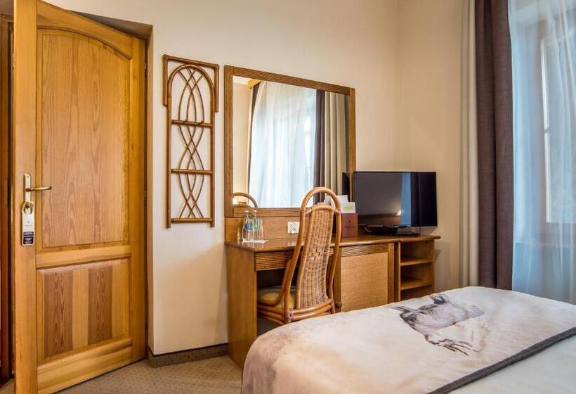 غرفة قياسية فردية, Nosalowy Dwor