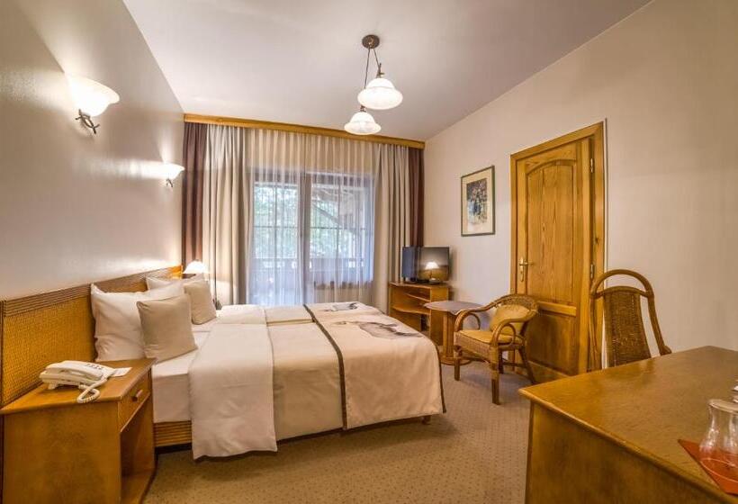 غرفة قياسية, Nosalowy Dwor