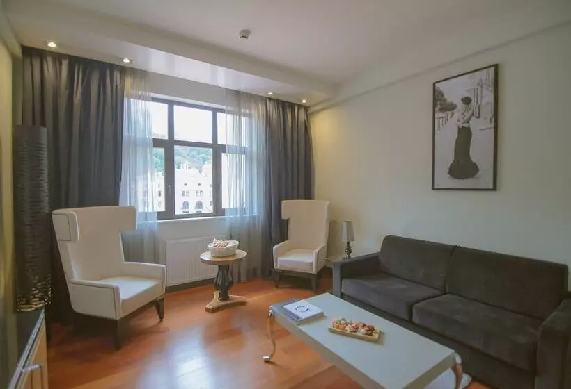 سوئیت جونیور با چشم‌انداز, Radisson  Rosa Khutor