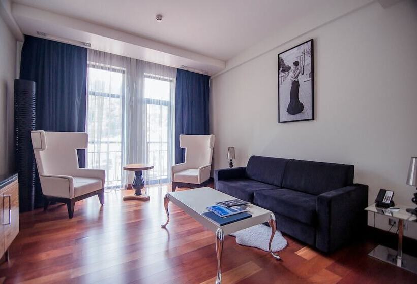 سوئیت جونیور با چشم‌انداز, Radisson  Rosa Khutor