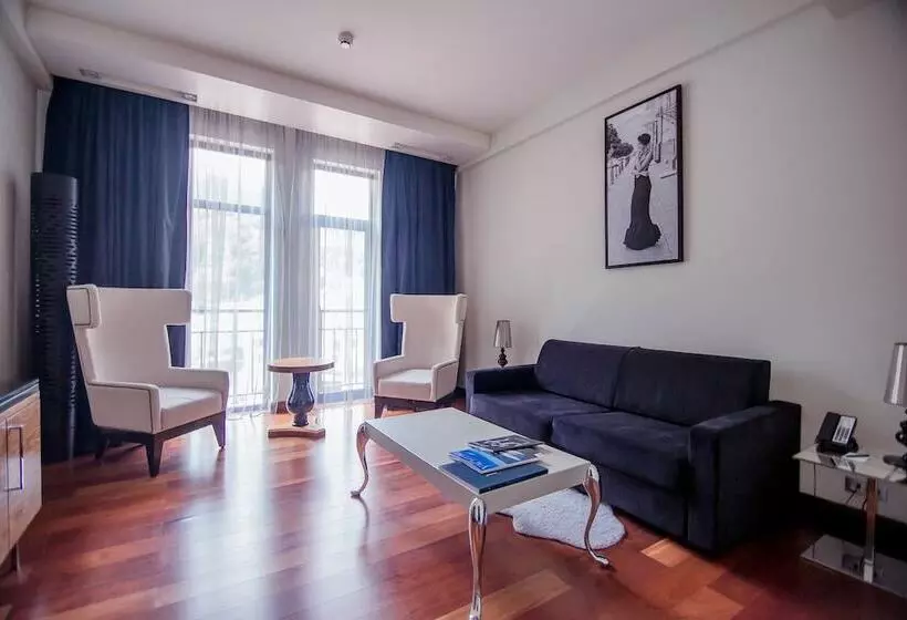سوئیت جونیور با چشم‌انداز, Radisson  Rosa Khutor