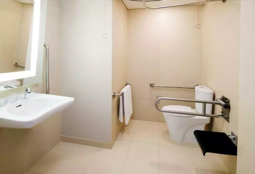 اتاق سوپریور برای معلولان, Novotel Dubai Al Barsha