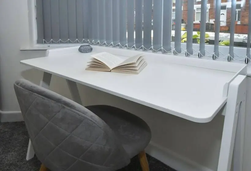 Standard-huone Jaettu Kylpyhuone, Townhouse @ Hall O Shaw Street Crewe
