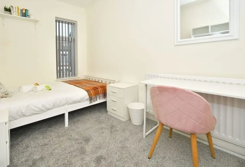 Standard-huone Jaettu Kylpyhuone, Townhouse @ Hall O Shaw Street Crewe