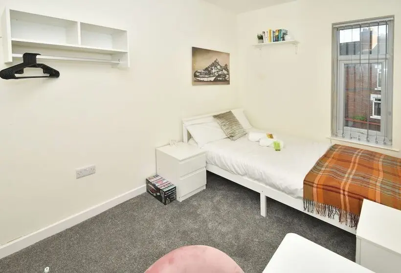 Standard-huone Jaettu Kylpyhuone, Townhouse @ Hall O Shaw Street Crewe