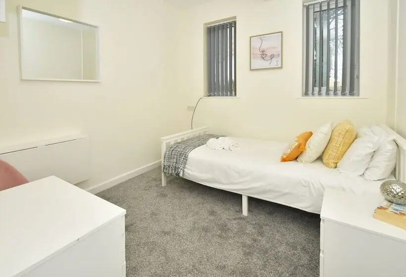 Standard Yhden Hengen Huone Jaettu Kylpyhuone, Townhouse @ Hall O Shaw Street Crewe