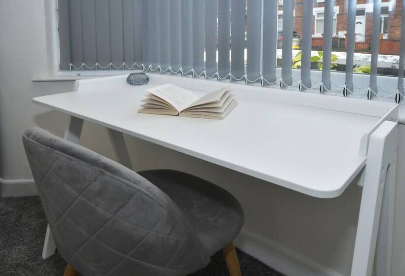 Номер Стандарт Индивидуальный Совместная Ванная, Townhouse @ Hall O Shaw Street Crewe