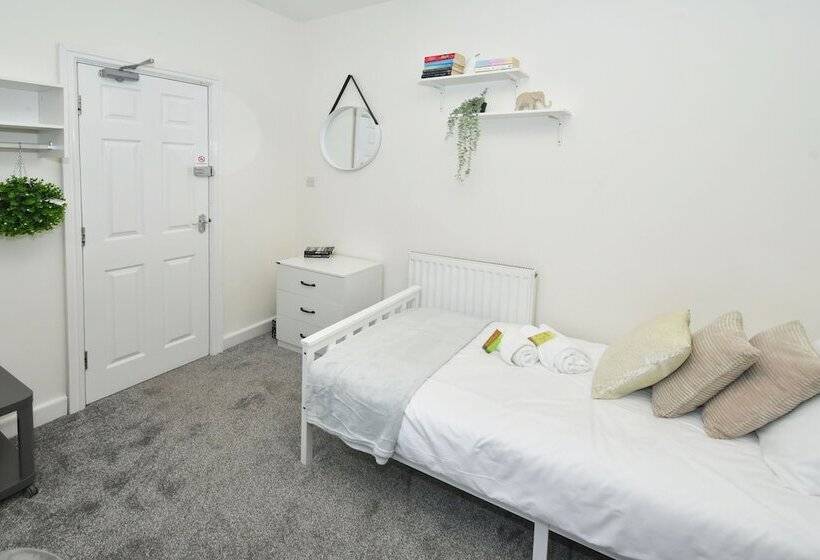 Номер Стандарт Индивидуальный Совместная Ванная, Townhouse @ Hall O Shaw Street Crewe