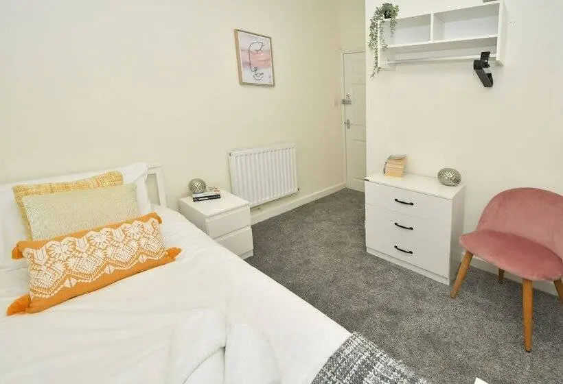 Standard Yhden Hengen Huone Jaettu Kylpyhuone, Townhouse @ Hall O Shaw Street Crewe